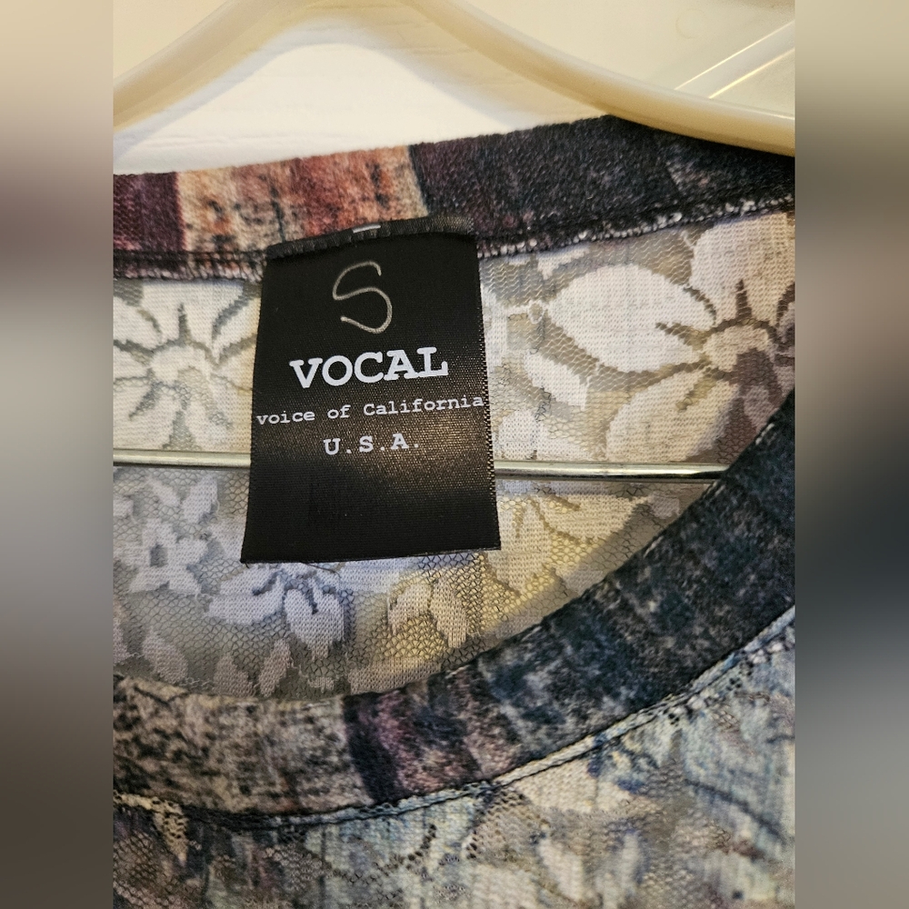 VOCAL Women's Patriotic Long Sleeve Top - Picture 2 of 3
